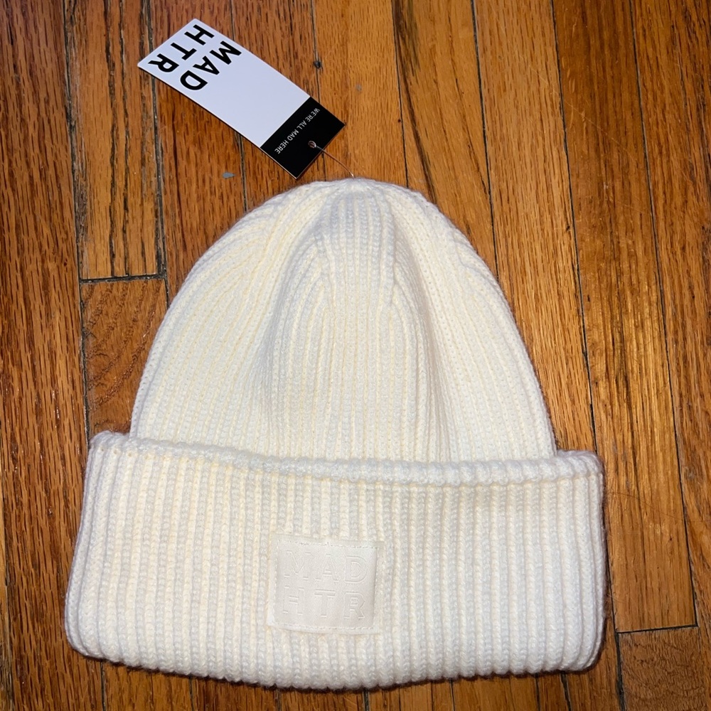 MAD HTR NWT WHITE BEANIE